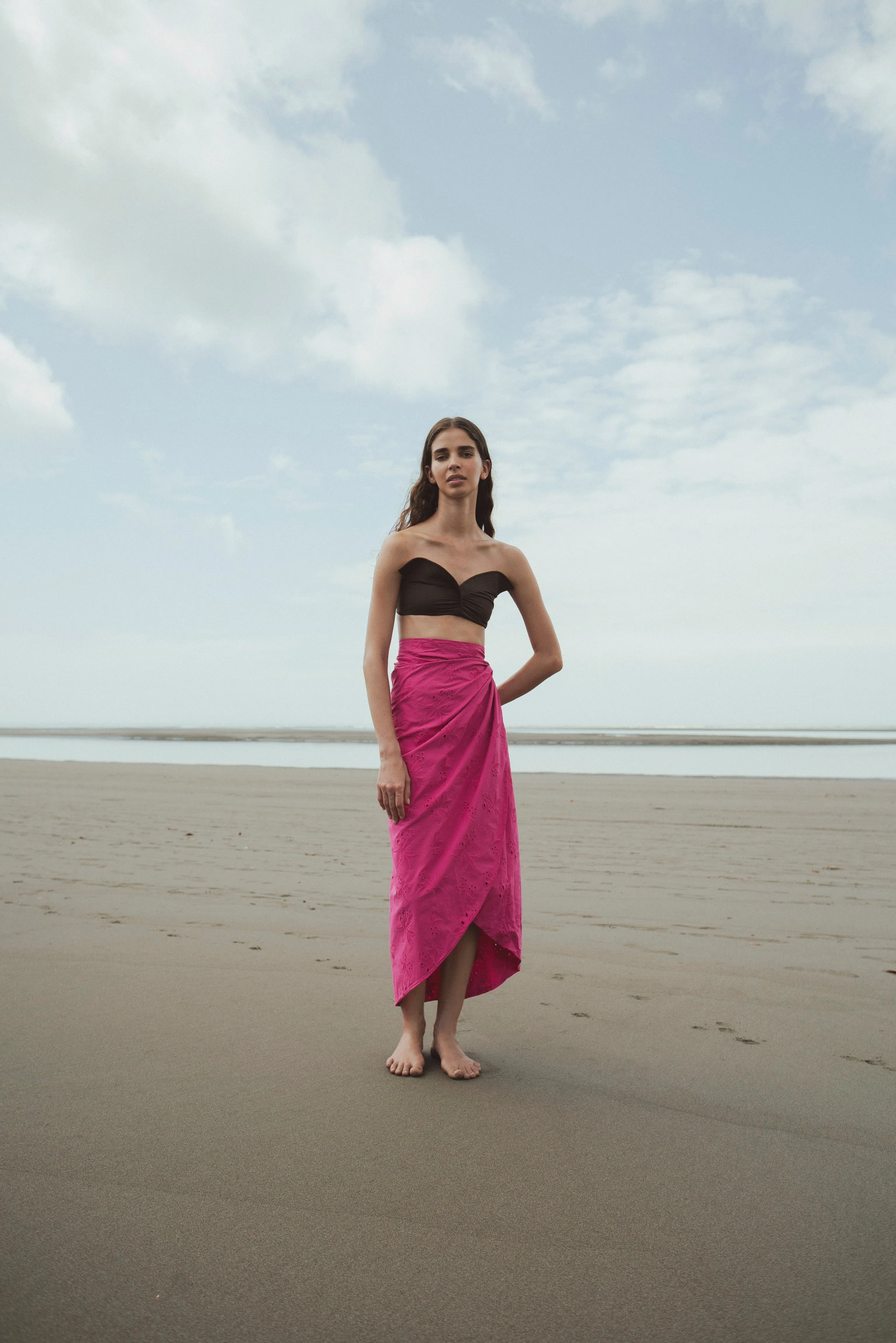 Chocó Cotton Eyelet Wrap Around Midi Skirt / Fucsia