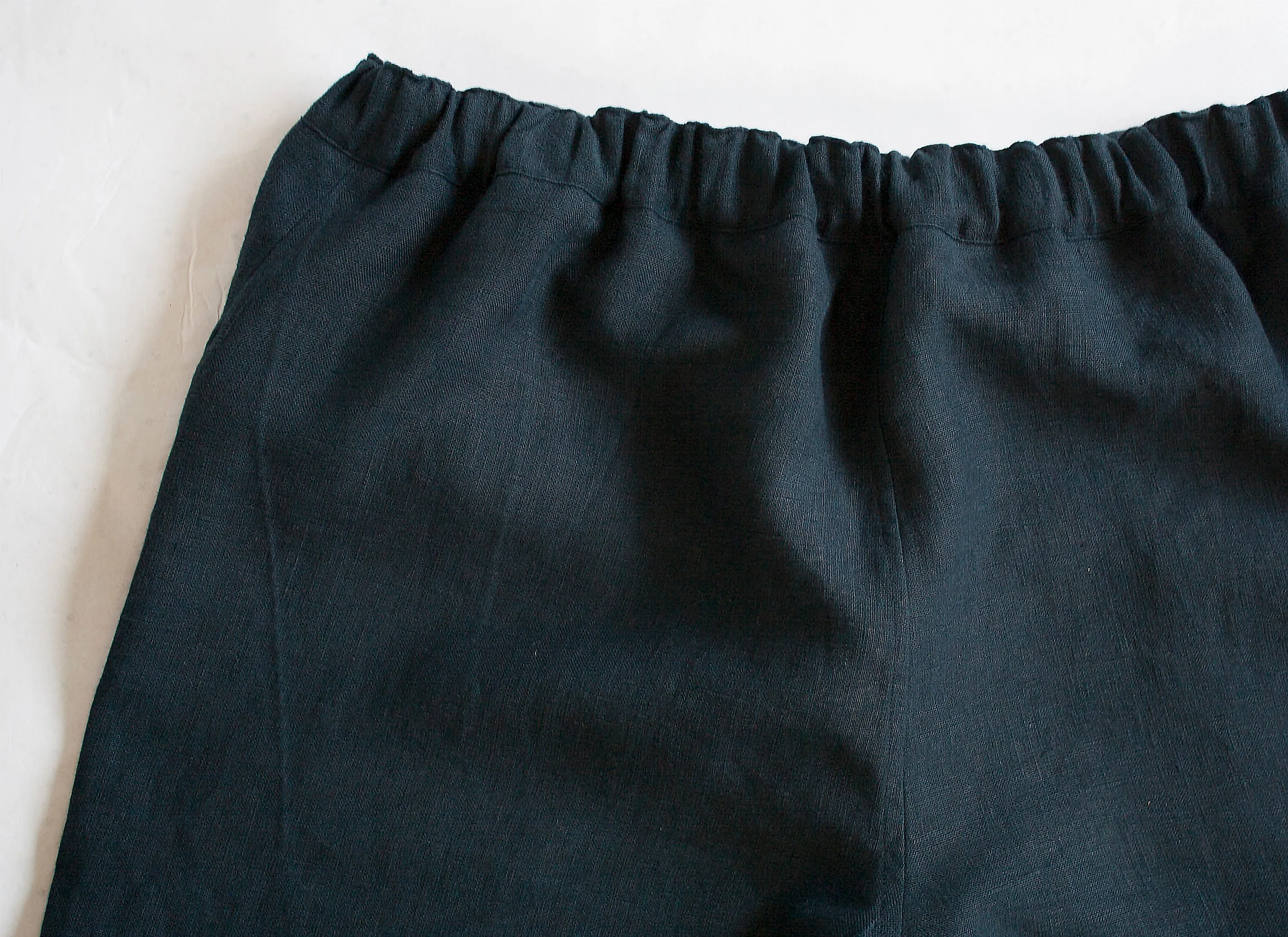 Everyday trousers in navy linen